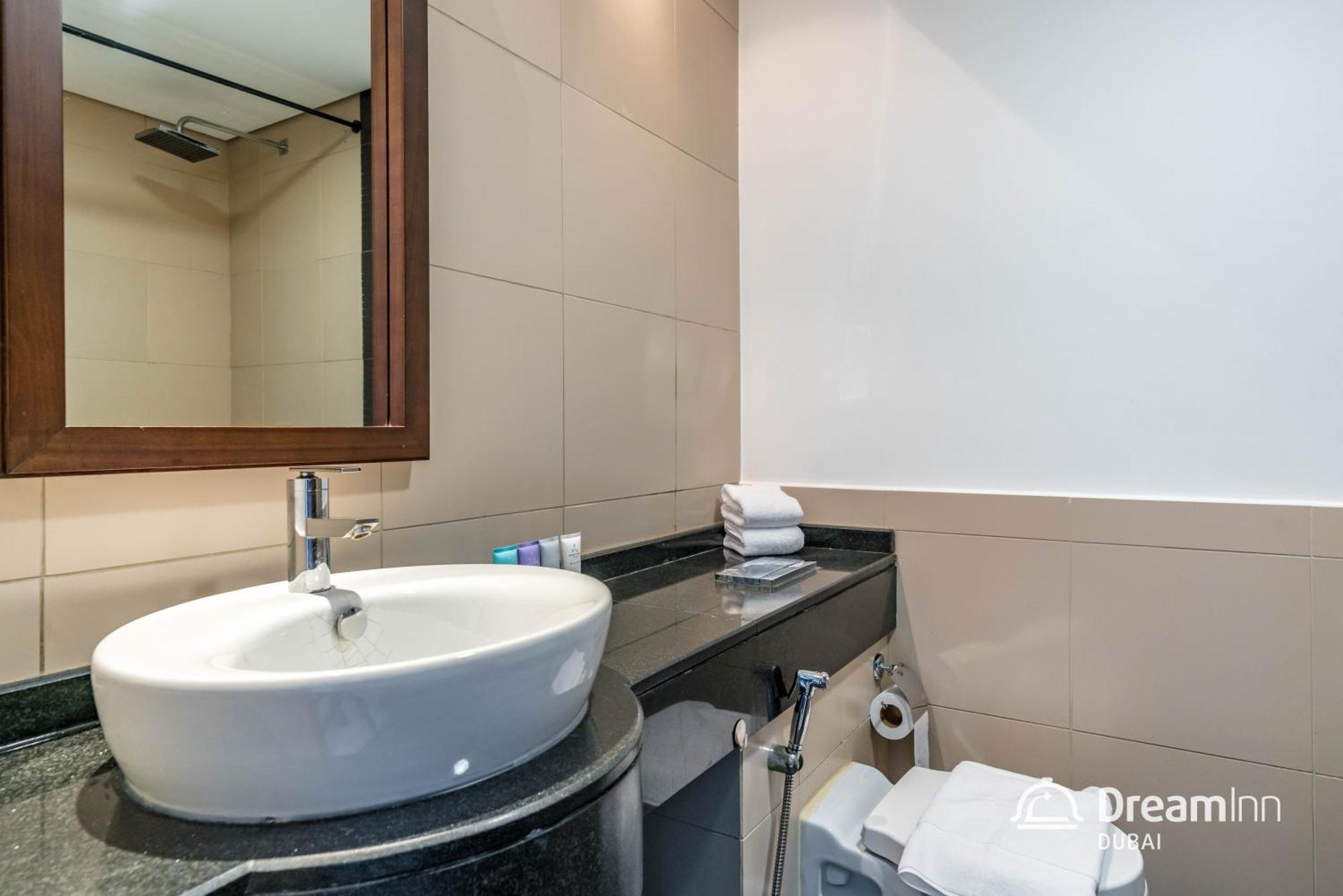Dream Inn Apartments- West Wharf Tower Canal View Dubai Ngoại thất bức ảnh